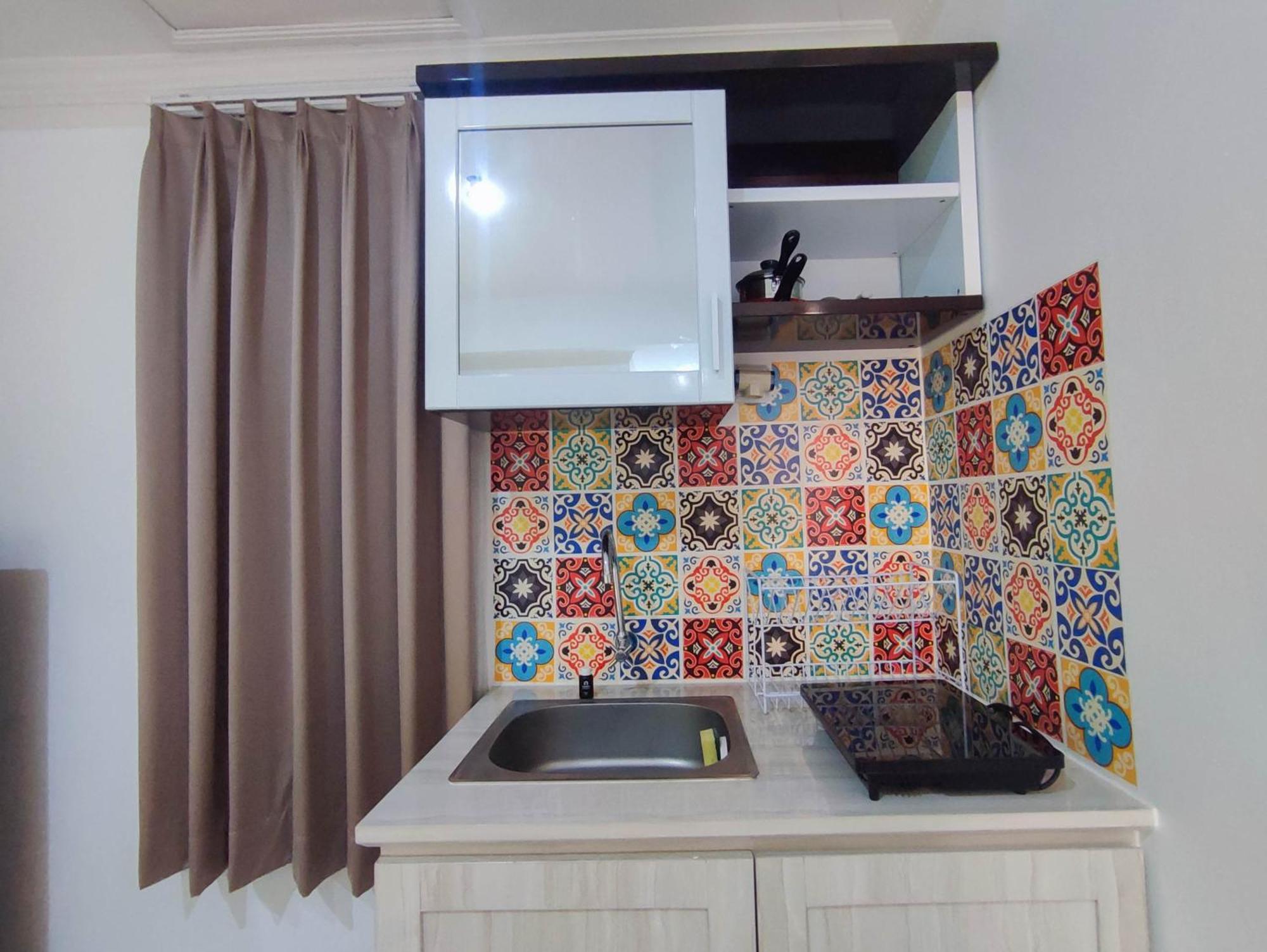 Simple And Homey At Paltrow By Travelio Apartemen Semarang