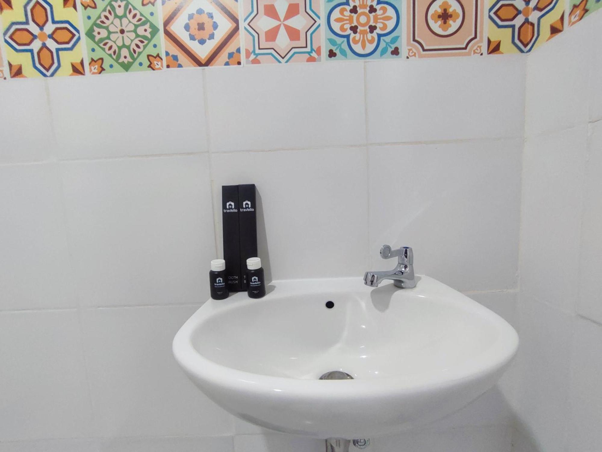 Simple And Homey At Paltrow By Travelio * Semarang